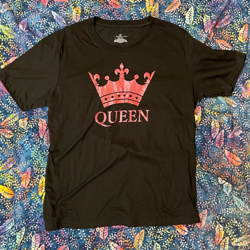Pink Glittery Queen Shirt Size Large